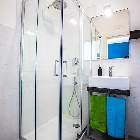 Garibaldi 136 招待所 4*